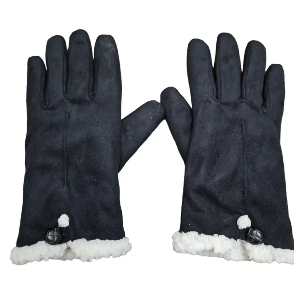 Elegant Black Gloves with White Fleece Trim